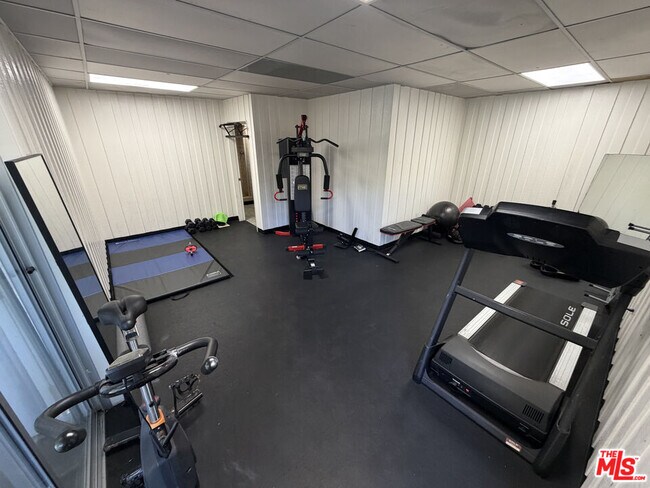 Building Photo - 843 4th St