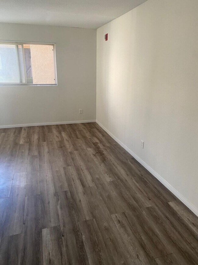 Building Photo - Apartment For Rent