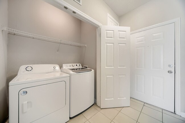 Building Photo - 2484 San Tecla St