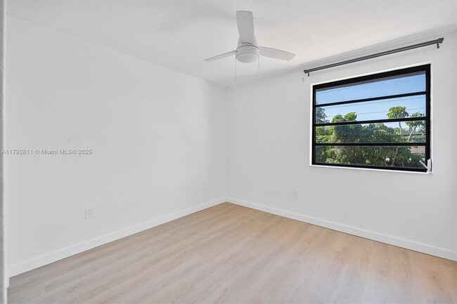 Building Photo - 3809 SW 82nd Ave