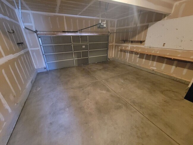 Building Photo - West Longmont 2 story single family home f...