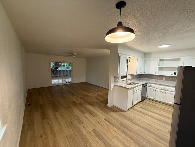 Building Photo - 401 Chickasaw Ave.