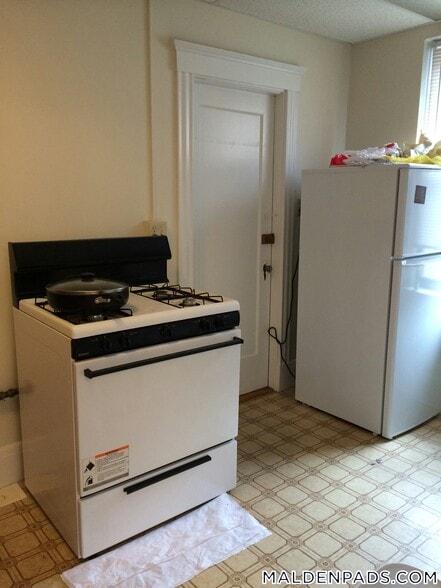 Building Photo - 349 Pleasant St