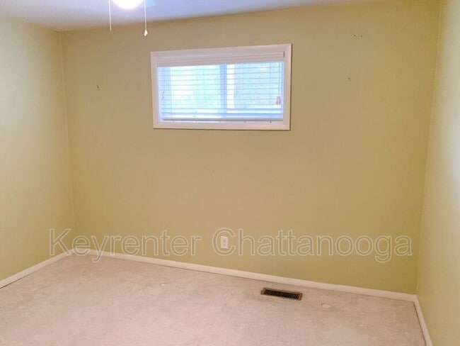 Building Photo - 1023 N Runyan Dr