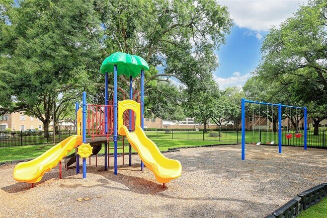 Building Photo - 6326 Chevy Chase Dr