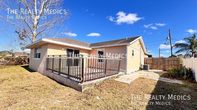 Building Photo - Available January 25th - 3BR/2BA Home in D...