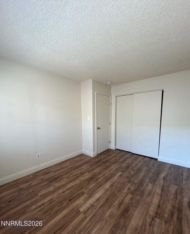 Building Photo - 1410 E 9th St