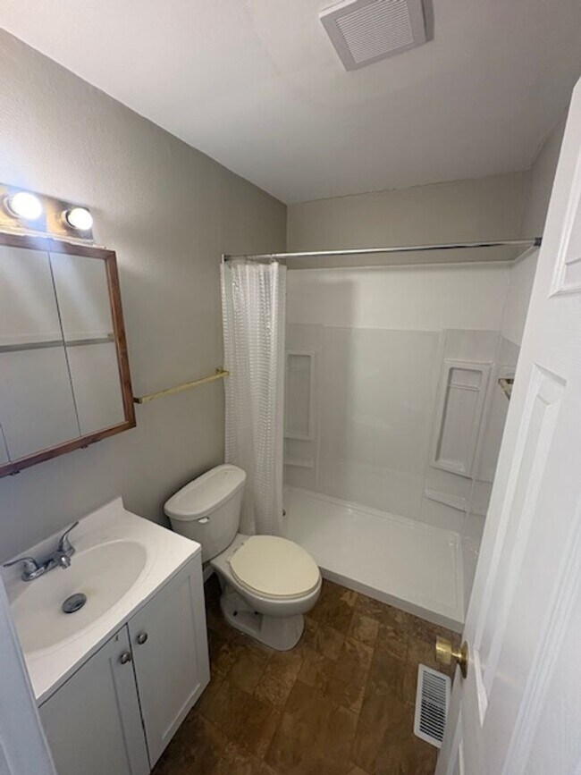 Building Photo - House for Rent with detached garage 3 BR/ 1 BA