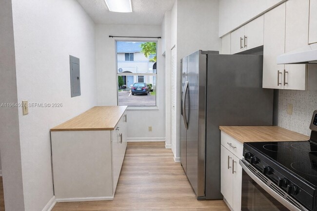 Building Photo - 835 NE 212th Terrace