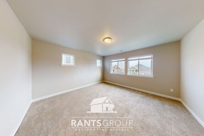 Building Photo - Modern 3-Bed Home in Steilacoom Ridge w/ AC, Fenced Yard and Easy Commute to JBLM!