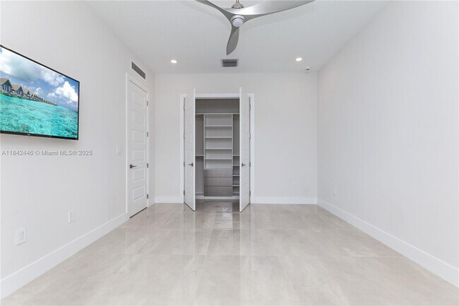 Building Photo - 1830 Meadows Dr