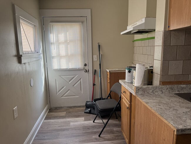 Building Photo - 72 Hollister St