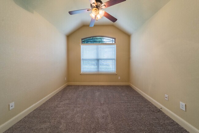 Building Photo - 3205 SW Briar Creek Ave