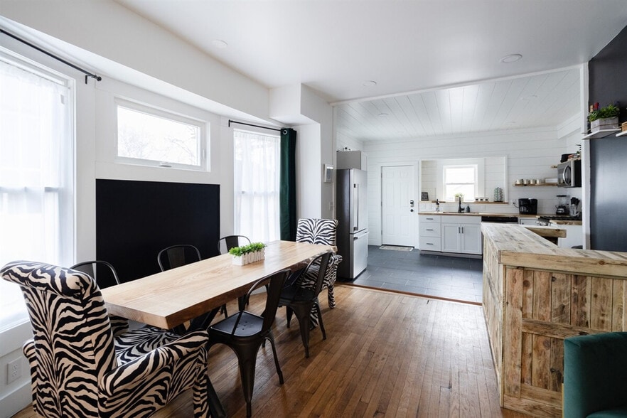 Building Photo - 10628 Lee Ave