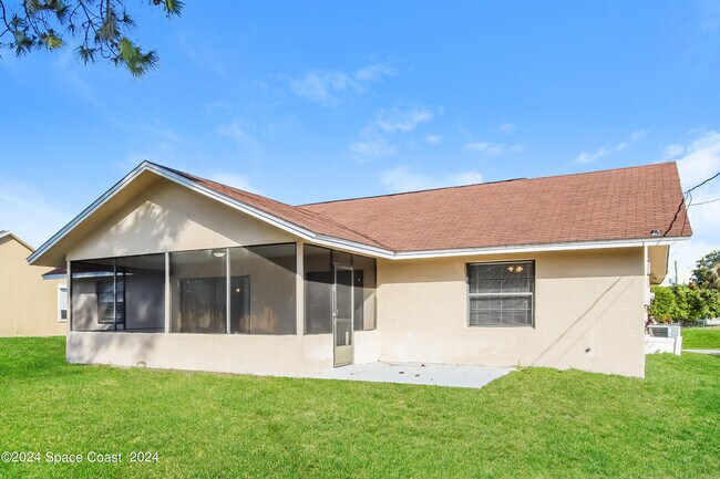 Building Photo - 1762 Eatonia St NW