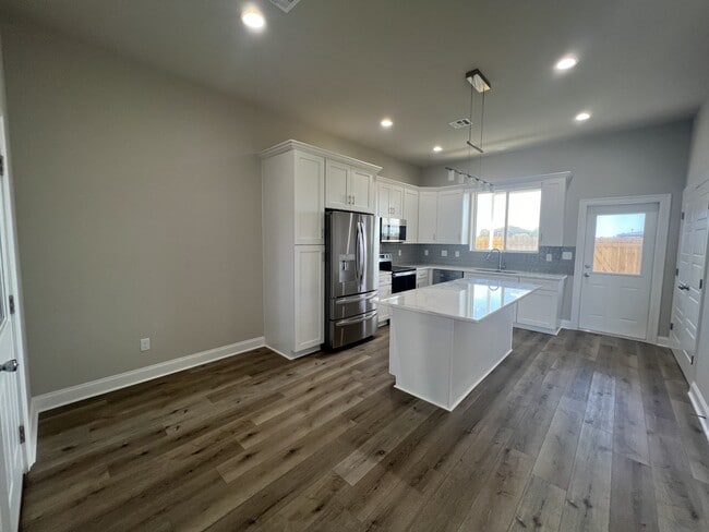 Building Photo - 113 Firethorn Dr
