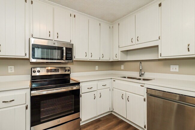 Building Photo - 1013 Summer Pl NW