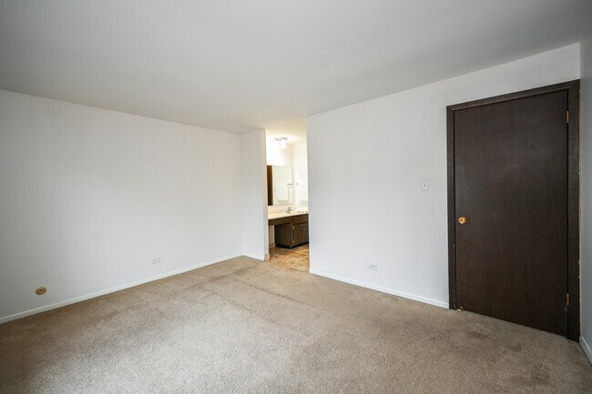 Building Photo - 880 Johnstown Ln