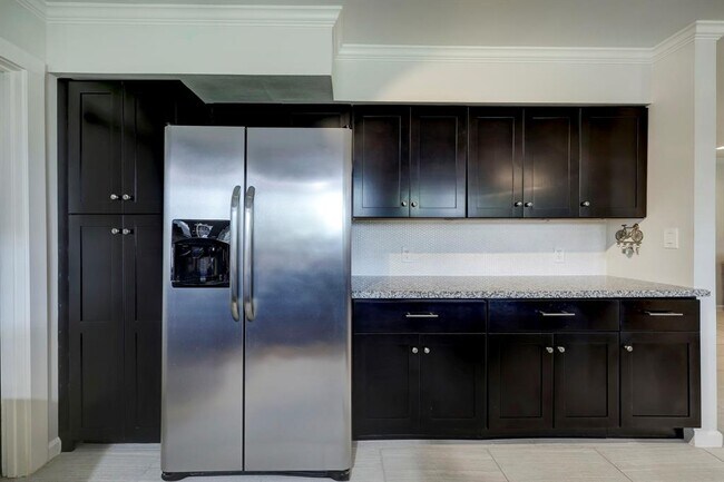 Building Photo - 2910 Freshmeadows Dr