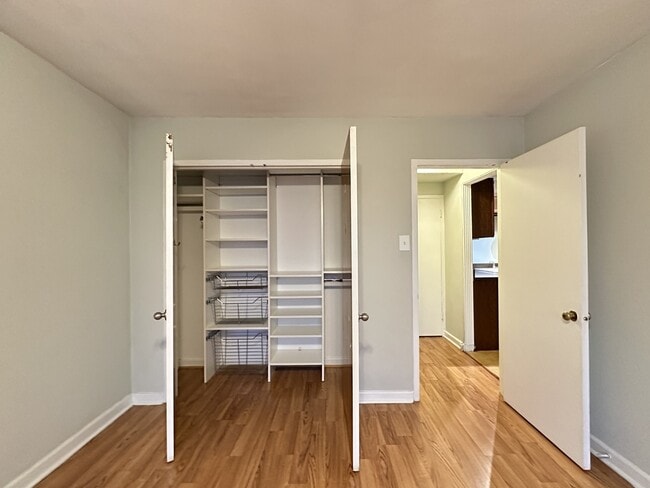 Building Photo - 450 W Wellington Ave