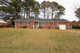 Building Photo - 561 Summit Ridge Dr