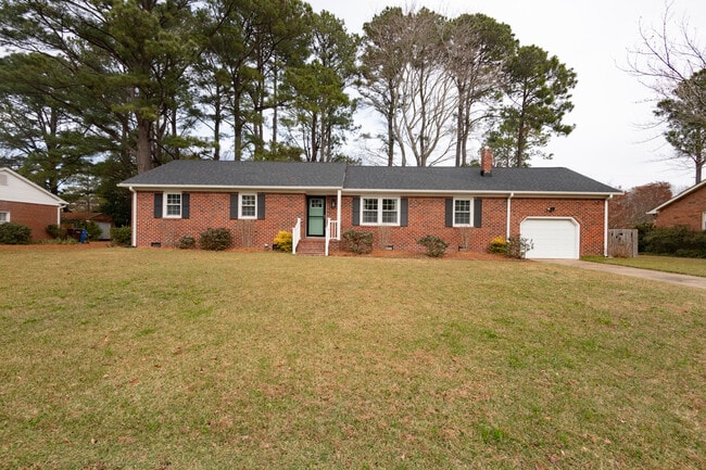 Building Photo - 561 Summit Ridge Dr