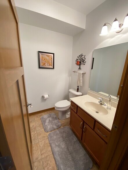 Building Photo - 1917 Monroe St