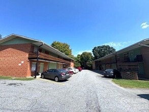 Building Photo - 268 Church St N