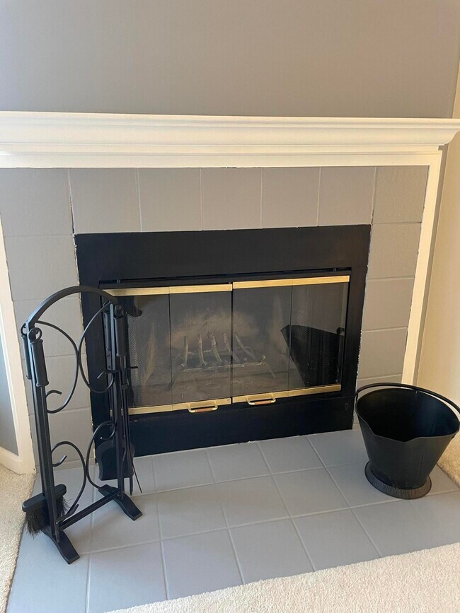 Building Photo - 2460 Fountain Pl