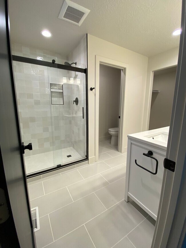 Building Photo - 3 bedroom / 2.5 bath with garage - Driggs ...