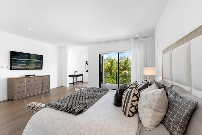 Building Photo - 16703 Botaniko Dr S