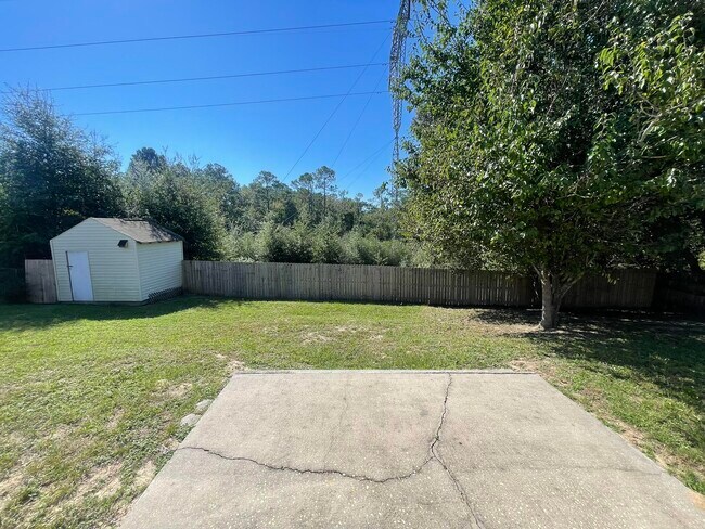 Building Photo - 219 Lustan Dr