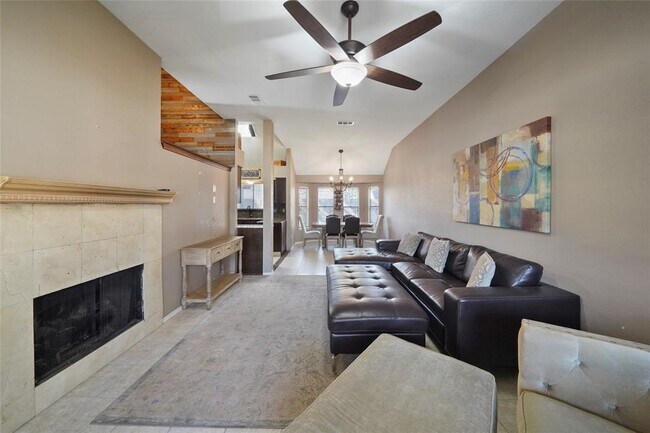 Building Photo - 10035 Red Wolf Ln