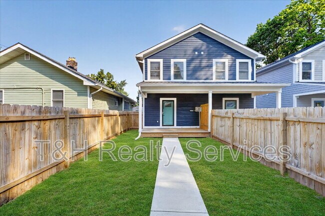 Building Photo - 623 W 39th St