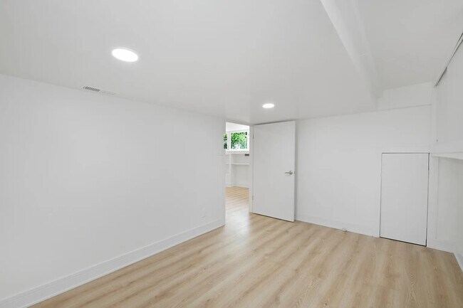 Building Photo - 2735 N Mozart St