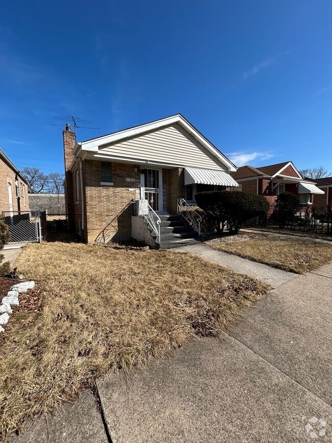 Building Photo - 10729 S Rhodes Ave