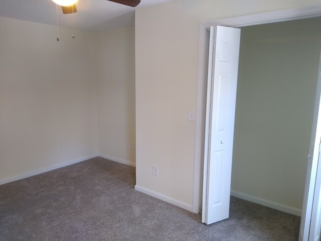 Building Photo - 907 Rugby St