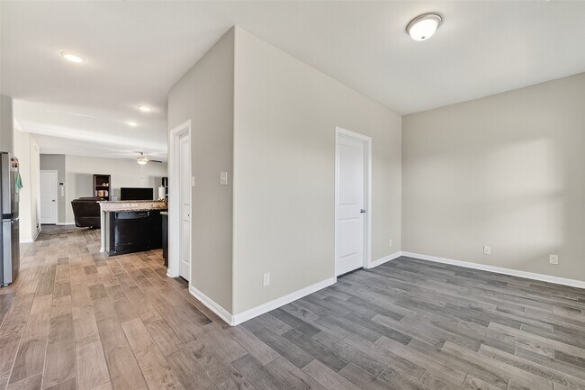 Building Photo - 2422 Agassiz Dr