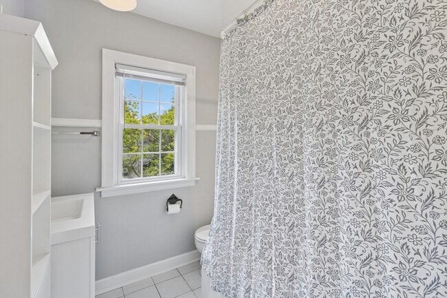Building Photo - 244 Rose Terrace