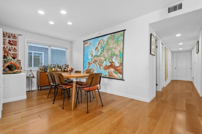 Building Photo - 20 Quarterdeck St