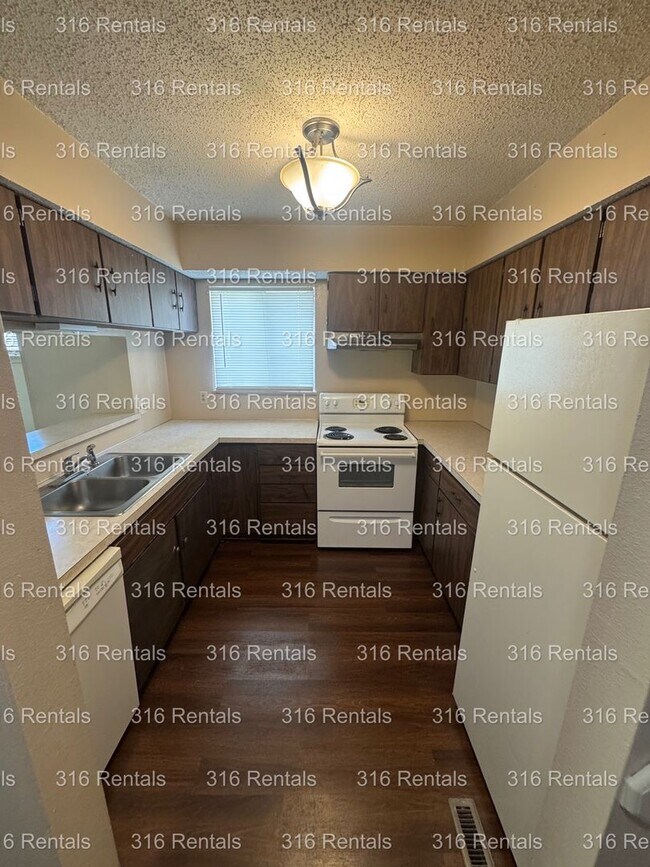 Building Photo - 716 Cottonwood Ln