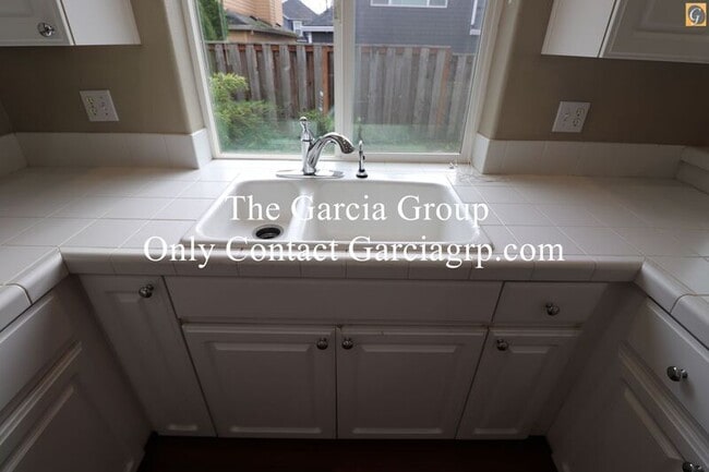 Building Photo - 6034 Northeast Birch Street