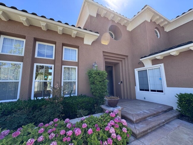 Building Photo - Stunning Home with Panoramic Views in Port...