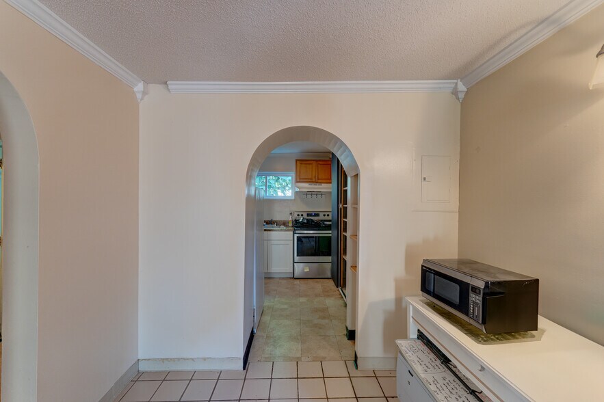 Building Photo - 26 Lynwood Pl