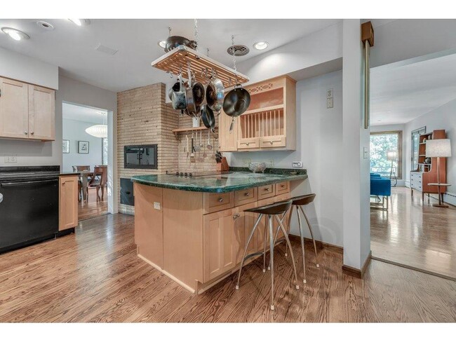 Building Photo - 400 Natchez Ave N