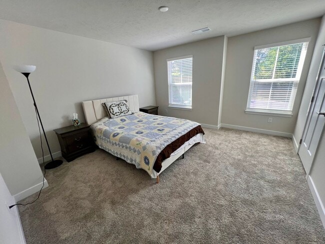 Building Photo - Sewickley - 4 Bedroom 3.5 Bathroom - End U...