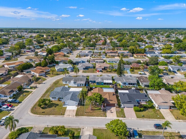 Building Photo - 7021 Sonata Dr