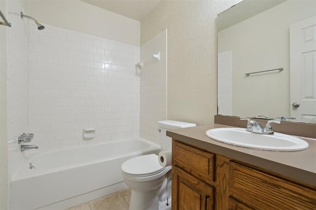 Building Photo - 6203 SE 47th St