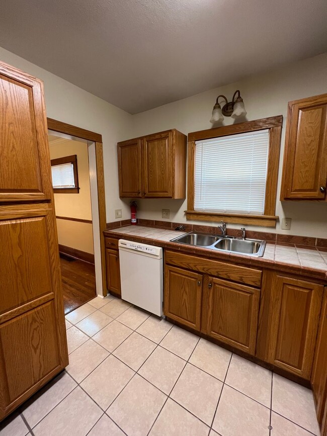 Building Photo - 534 E Prospect St