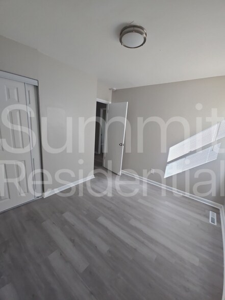 Building Photo - 5636 E 40th St